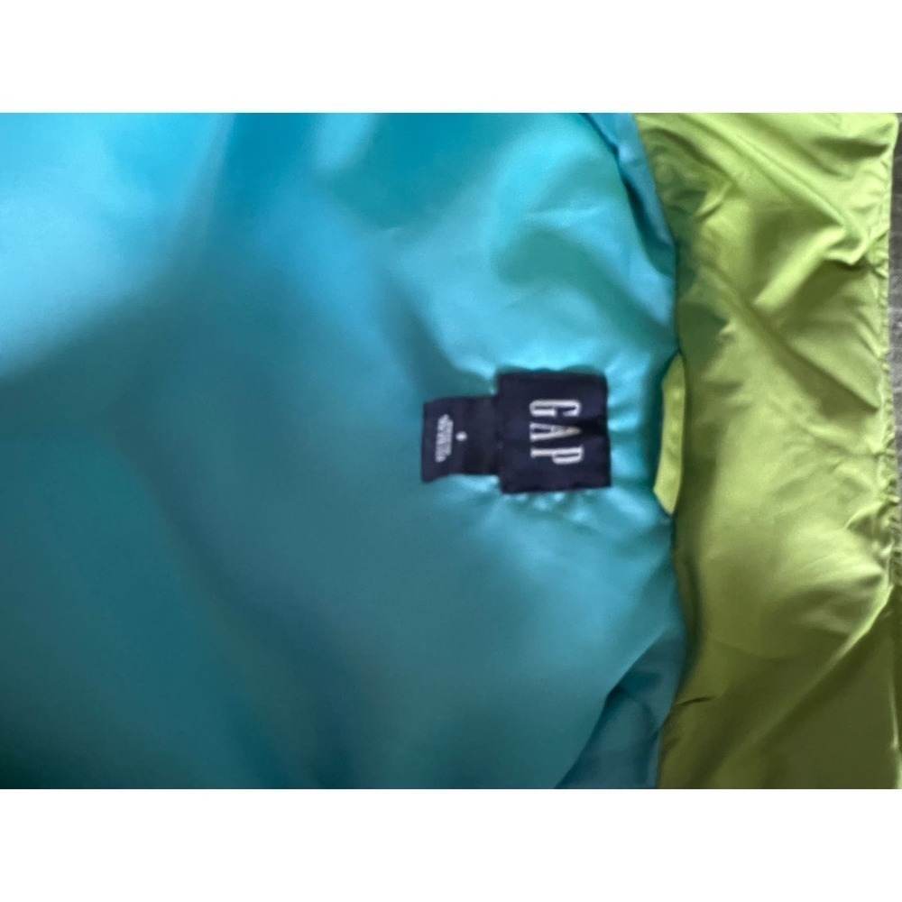GAP Women's Puffer Vest - Picture 4 of 4